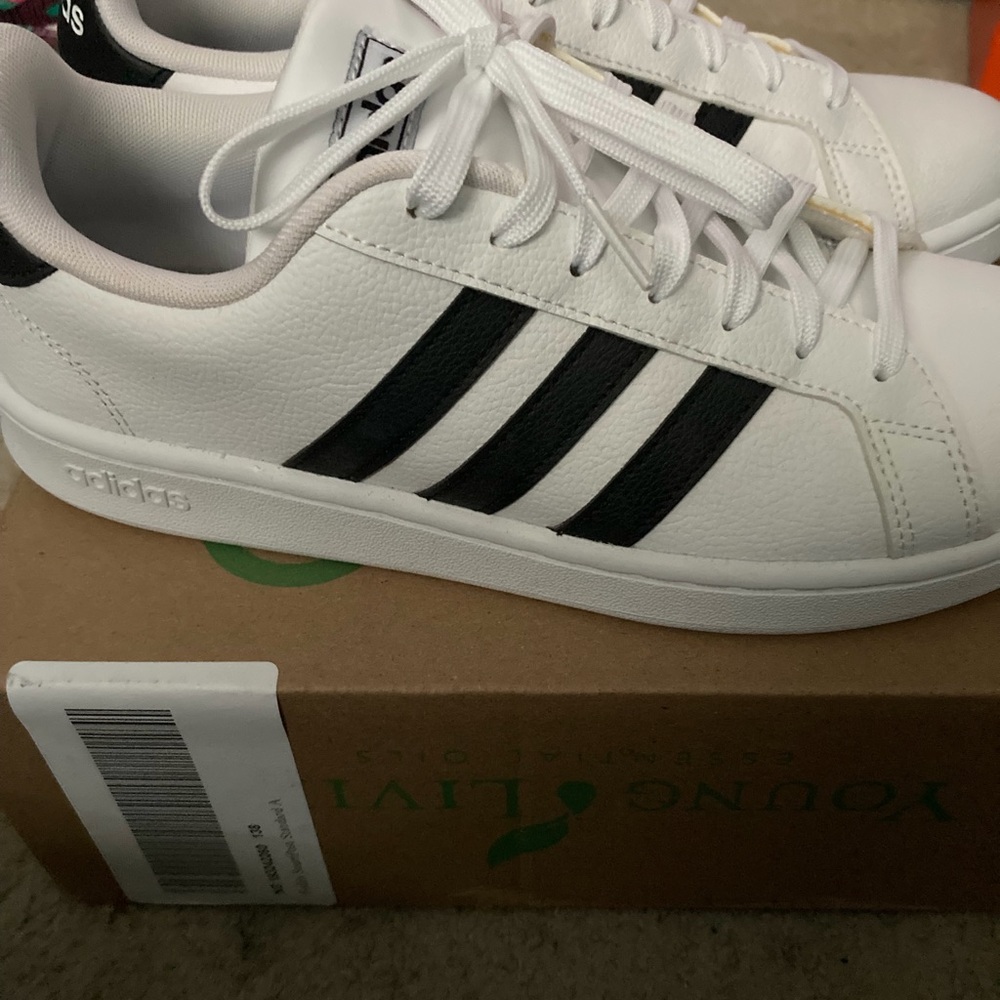 Adidas - Picture 2 of 6